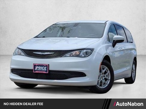 Used 2022 Chrysler Voyager LX FWD image 1