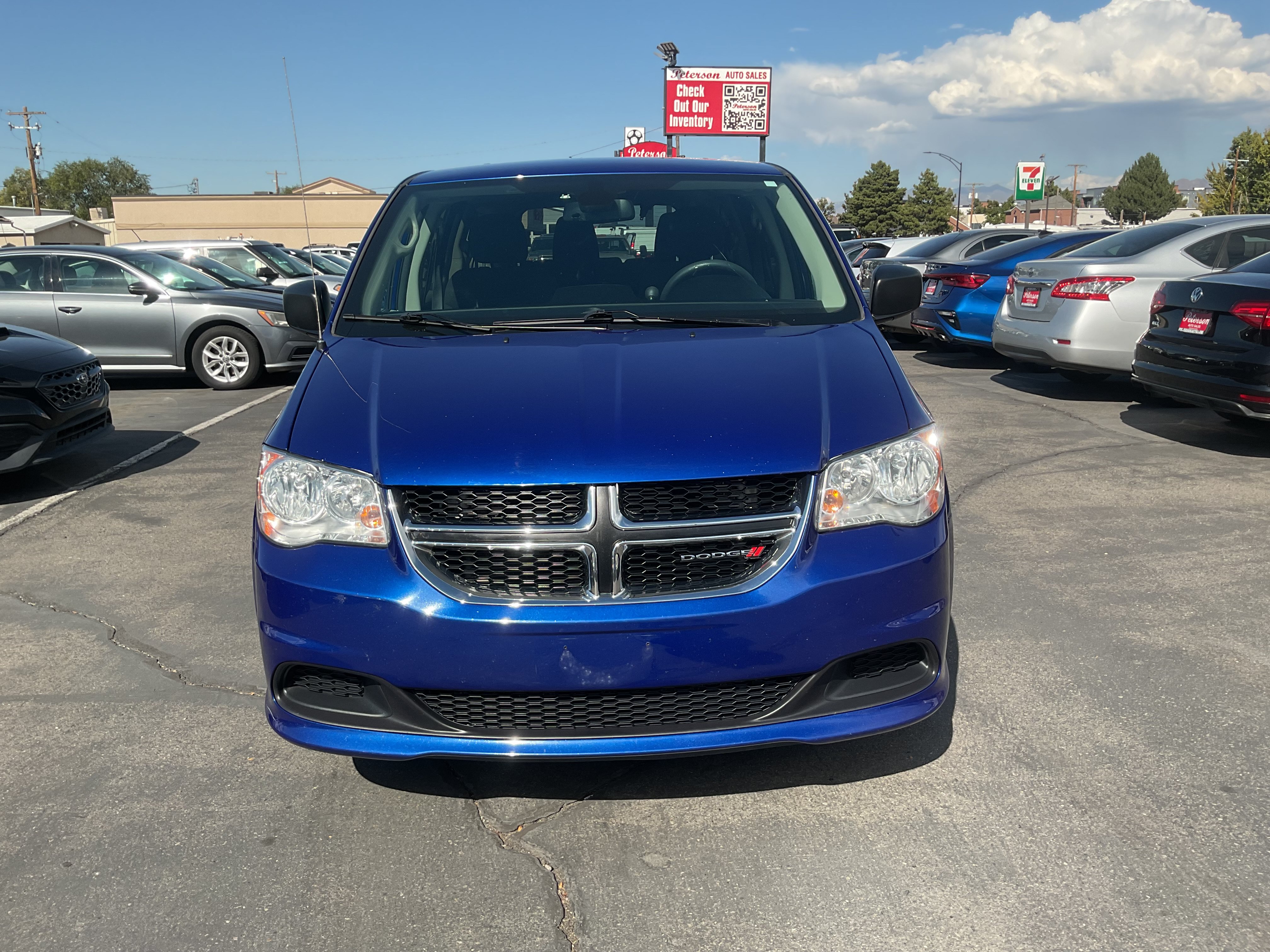 Used 2020 Dodge Grand Caravan SE w/ UConnect Hands-Free Group FWD image 3