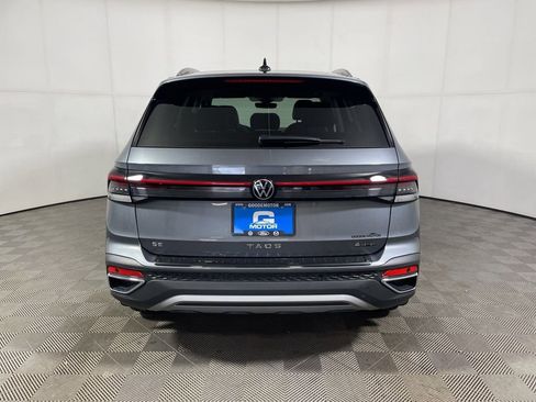 New 2026 Volkswagen Taos SE image 6