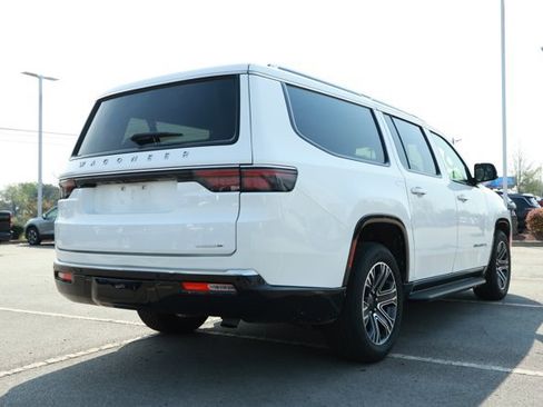 Used 2024 Jeep Wagoneer L Series II RWD image 6