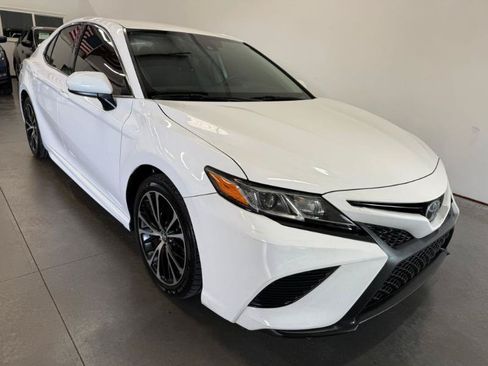 Used 2019 Toyota Camry SE FWD image 4