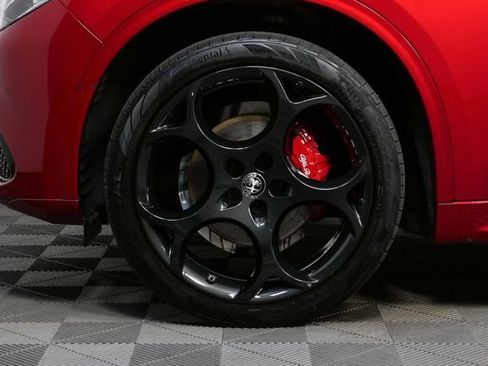 Used 2023 Alfa Romeo Stelvio Veloce image 5