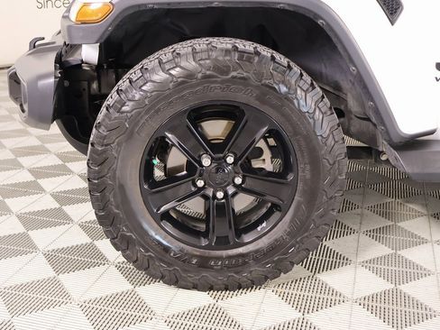 Used 2020 Jeep Wrangler Unlimited Sahara image 18