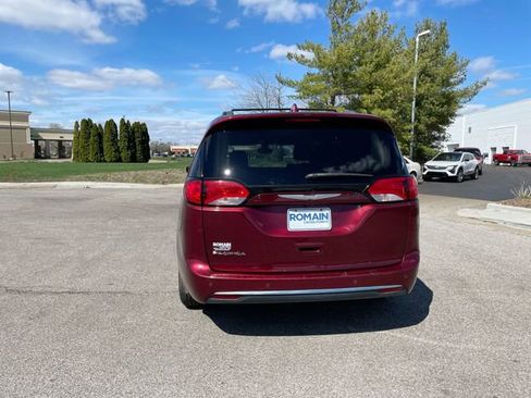 Used 2017 Chrysler Pacifica Touring-L image 4