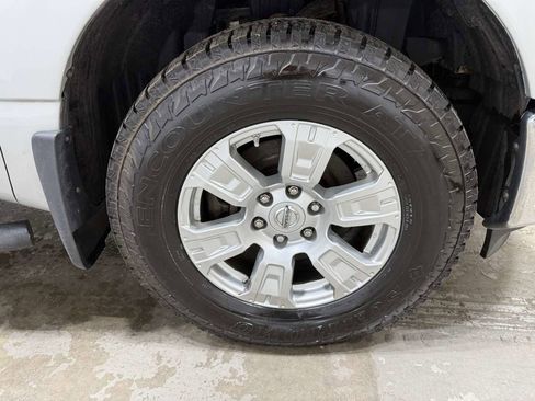 Used 2018 Nissan Titan SV w/ SV Convenience Package image 6