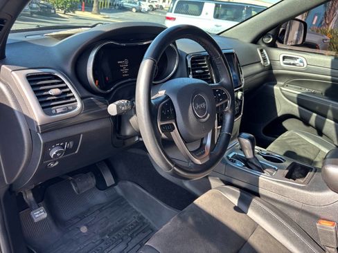 Used 2019 Jeep Grand Cherokee Altitude image 12