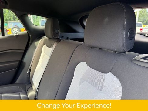 Used 2025 Chevrolet Trax RS w/ Sunroof Package FWD image 17