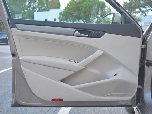 Used 2015 Volkswagen Passat TDI SE FWD image 17