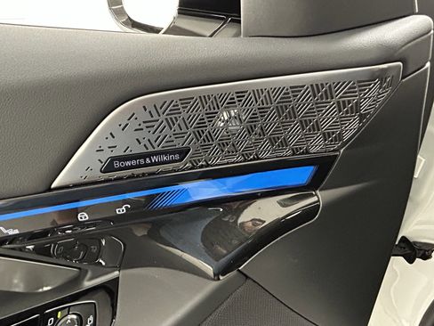 Used 2025 BMW i5 M60 w/ Premium Package image 25