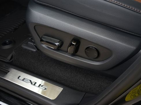 Used 2026 Lexus GX 550 w/ Accessory Package (ZB) image 21