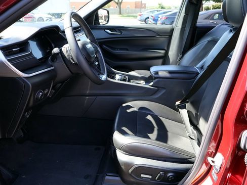 Used 2024 Jeep Grand Cherokee Altitude RWD image 26