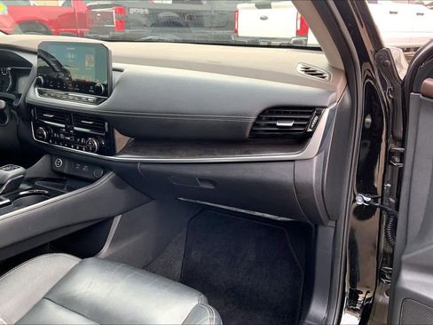 Used 2021 Nissan Rogue SL w/ Premium Package image 18