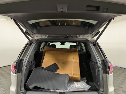 New 2026 GMC Acadia AT4 w/ Luxury Package AWD/4WD image 9