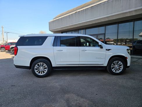 Used 2022 GMC Yukon XL SLT w/ SLT Premium Package image 7