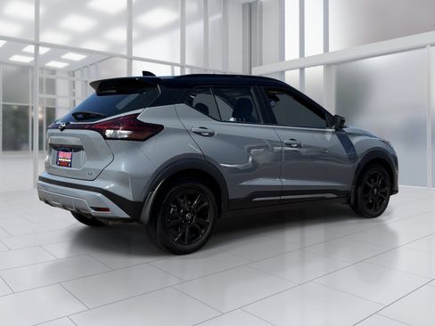 Used 2022 Nissan Kicks SR FWD image 6
