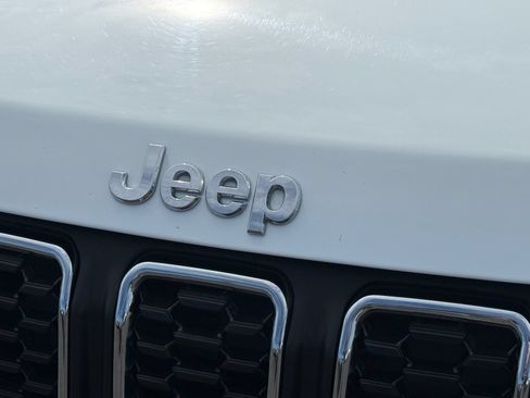Used 2025 Jeep Compass Latitude AWD/4WD image 33