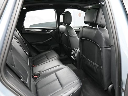 Certified 2025 Porsche Macan AWD/4WD image 28