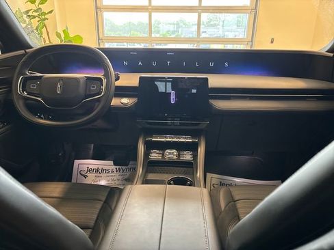 Certified 2025 Lincoln Nautilus Reserve w/ Jet Appearance Package AWD/4WD image 8