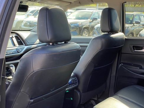 Used 2017 Toyota Highlander Limited Platinum image 29