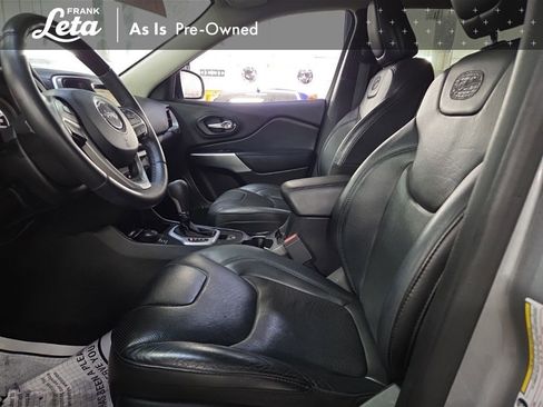 Used 2017 Jeep Cherokee Overland image 25
