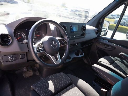 Used 2022 Mercedes-Benz Sprinter 2500 image 14