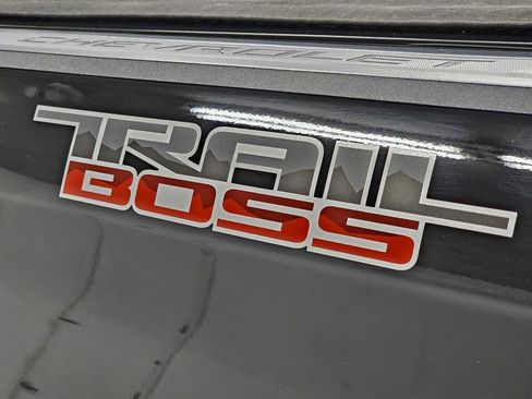 Used 2020 Chevrolet Silverado 1500 LT Trail Boss AWD/4WD image 34