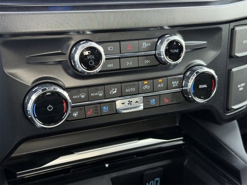 New 2026 Ford F350 Platinum w/ FX4 Off-Road Package image 40