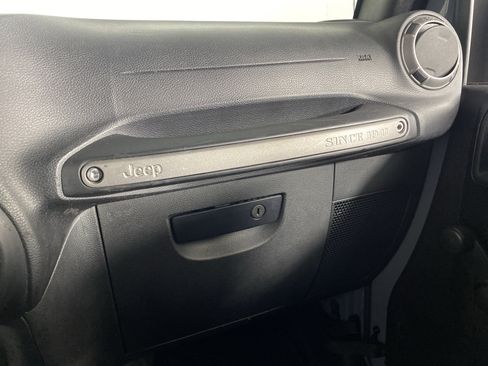 Used 2015 Jeep Wrangler Unlimited Sport image 27