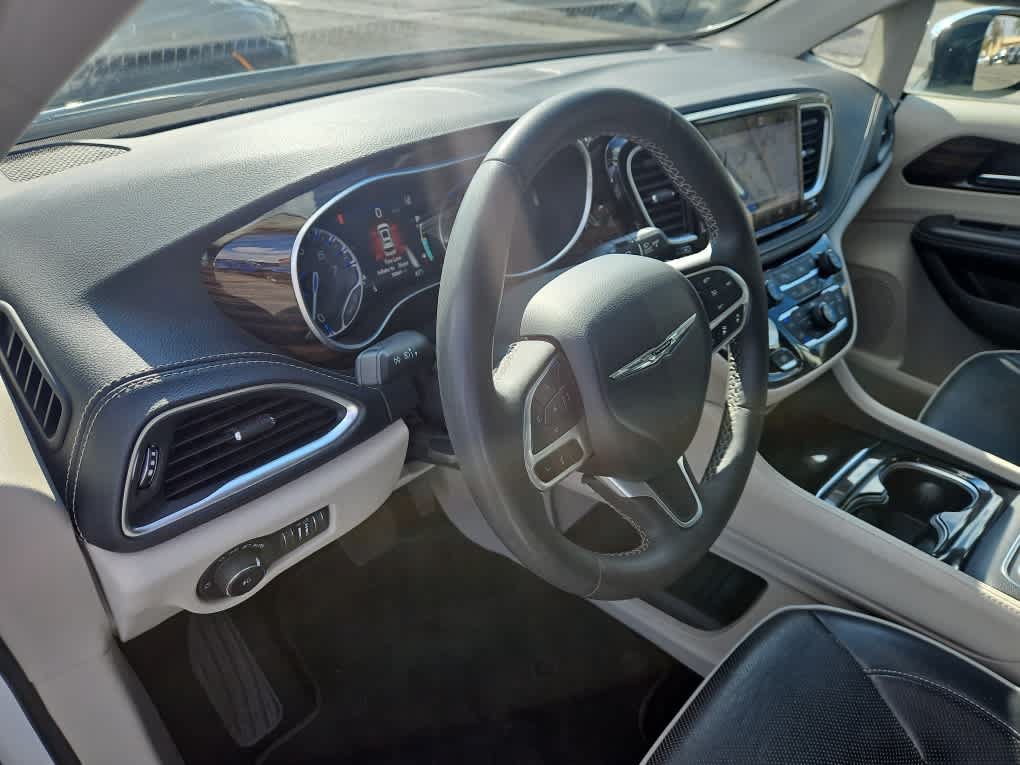 Used 2023 Chrysler Pacifica Limited FWD image 10