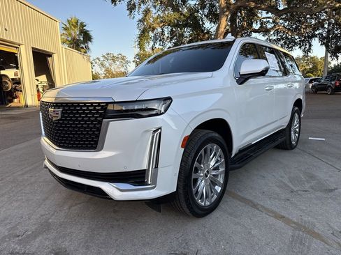 Used 2022 Cadillac Escalade Premium Luxury image 2