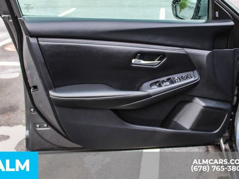 Used 2024 Nissan Sentra SV FWD image 36