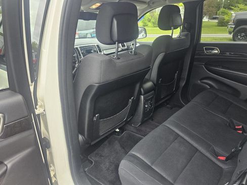 Used 2011 Jeep Grand Cherokee Laredo AWD/4WD image 9