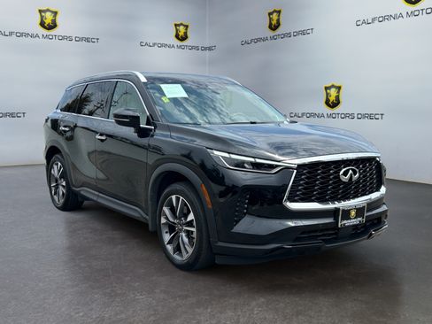 Used 2023 INFINITI QX60 Luxe w/ Vision Package FWD image 3