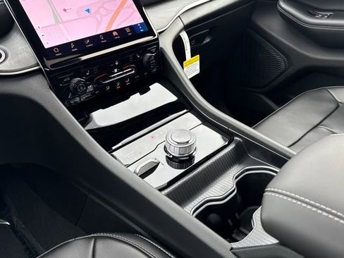 New 2025 Jeep Grand Cherokee Limited w/ Black Appearance Package image 16