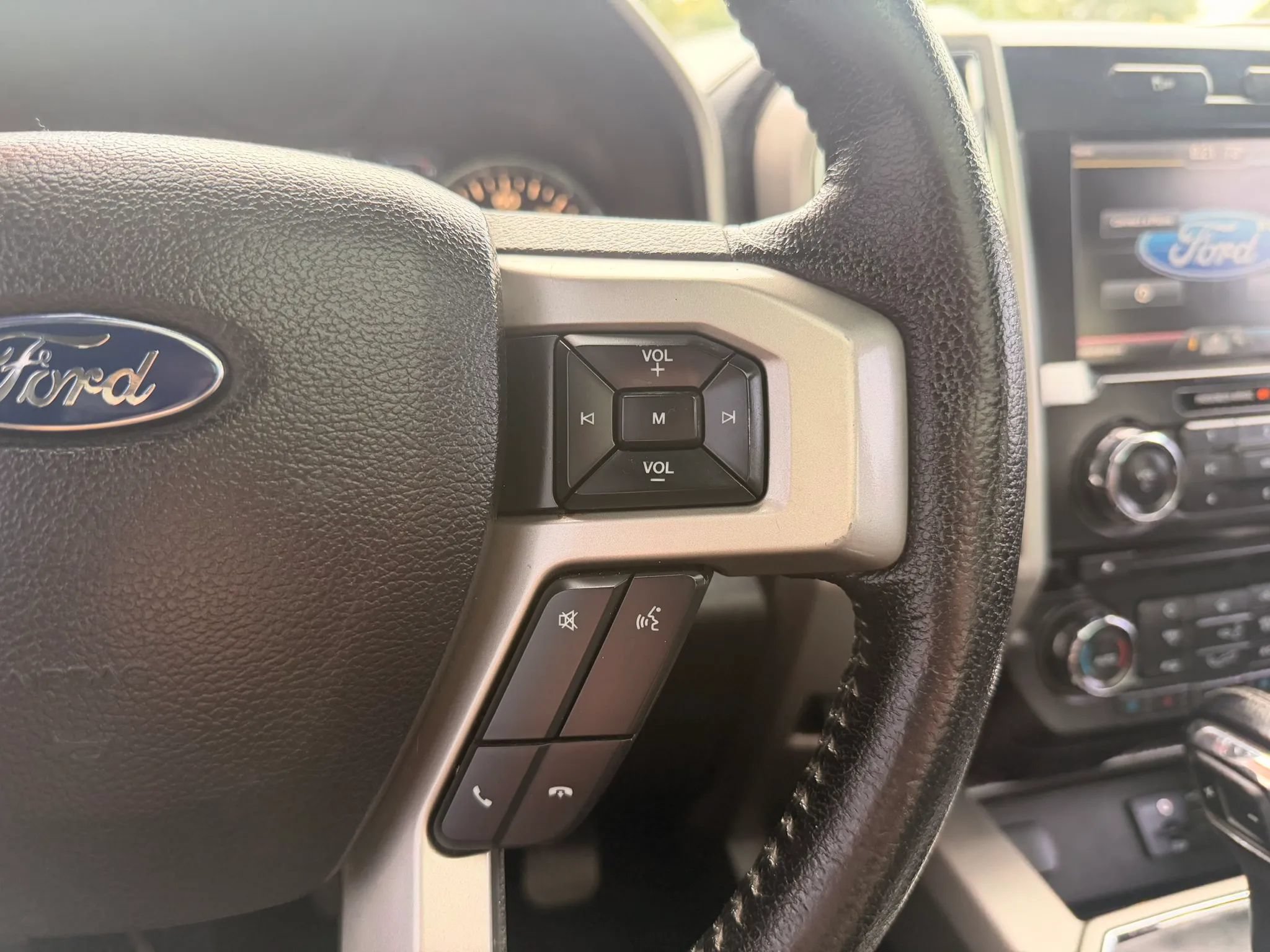 Used 2015 Ford F150 Lariat RWD image 16