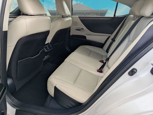 Used 2024 Lexus ES 350 w/ Premium Package image 19