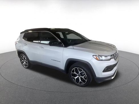 Used 2025 Jeep Compass Limited image 2