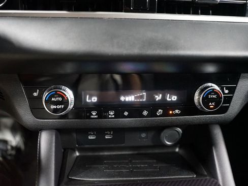 Used 2025 Mitsubishi Outlander SE FWD image 24