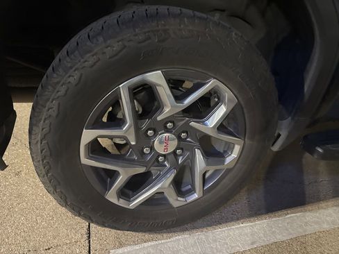 Used 2024 GMC Sierra 1500 SLT image 6