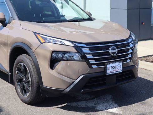 Certified 2025 Nissan Rogue SV AWD/4WD image 3