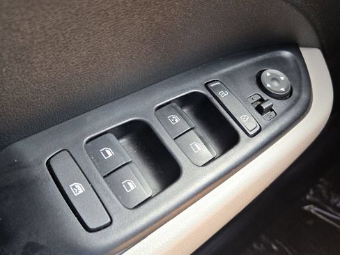 Used 2022 Hyundai Venue SEL FWD image 25