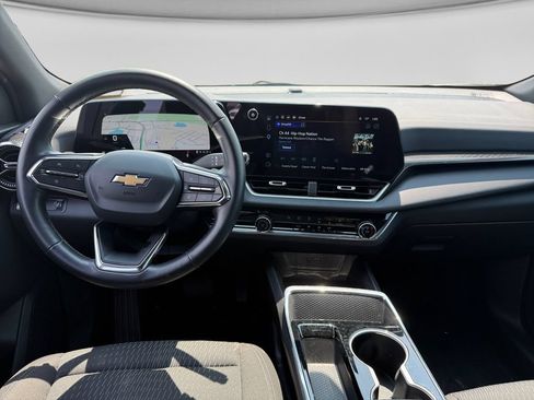 Used 2025 Chevrolet Equinox LT FWD image 24