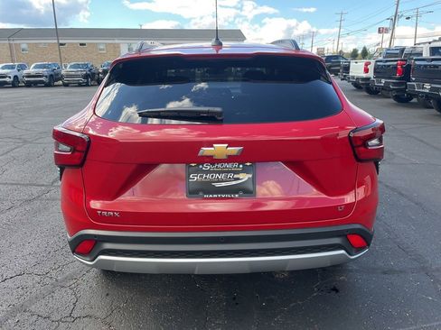 New 2026 Chevrolet Trax LT w/ Sunroof Package FWD image 4