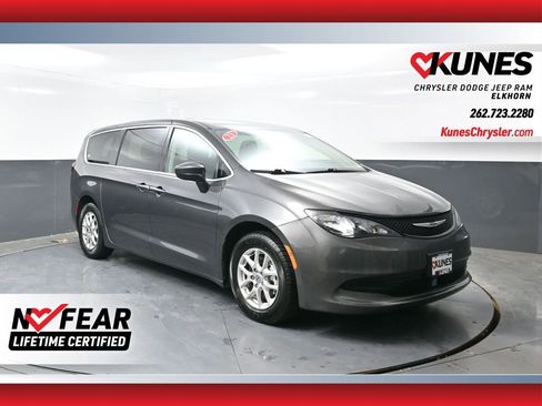 Used 2023 Chrysler Voyager LX FWD image 1