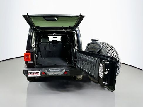 Used 2021 Jeep Wrangler Unlimited Sahara AWD/4WD image 33