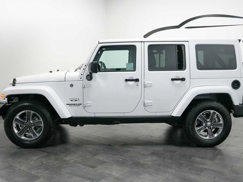 Used 2017 Jeep Wrangler Unlimited Sahara w/ Connectivity Group AWD/4WD image 3