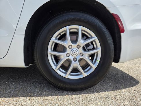 New 2026 Chrysler Pacifica Select FWD image 9