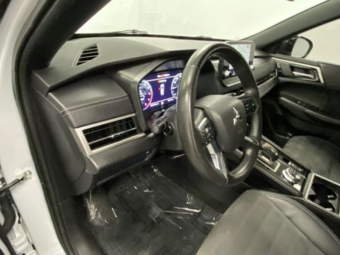 Used 2023 Mitsubishi Outlander SE Black Edition AWD/4WD image 32