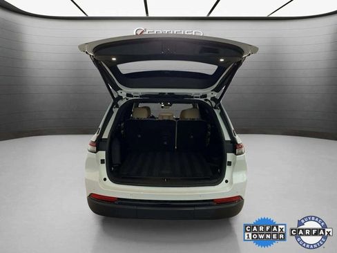 Used 2023 Jeep Grand Cherokee Limited w/ Luxury Tech Group II image 7