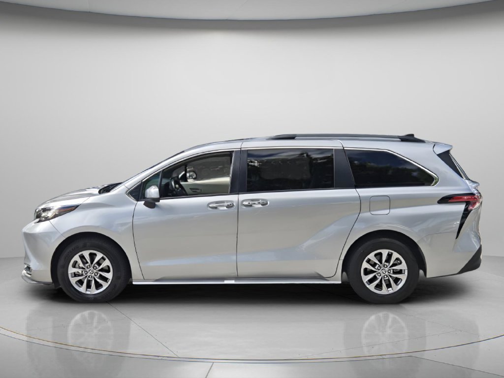 Used 2022 Toyota Sienna XLE FWD image 5